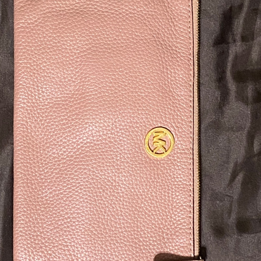 Micheal Kors Wristlet